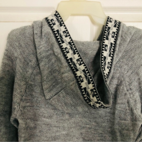 Gray Patterned Women's Sweater - Picture 2 of 5